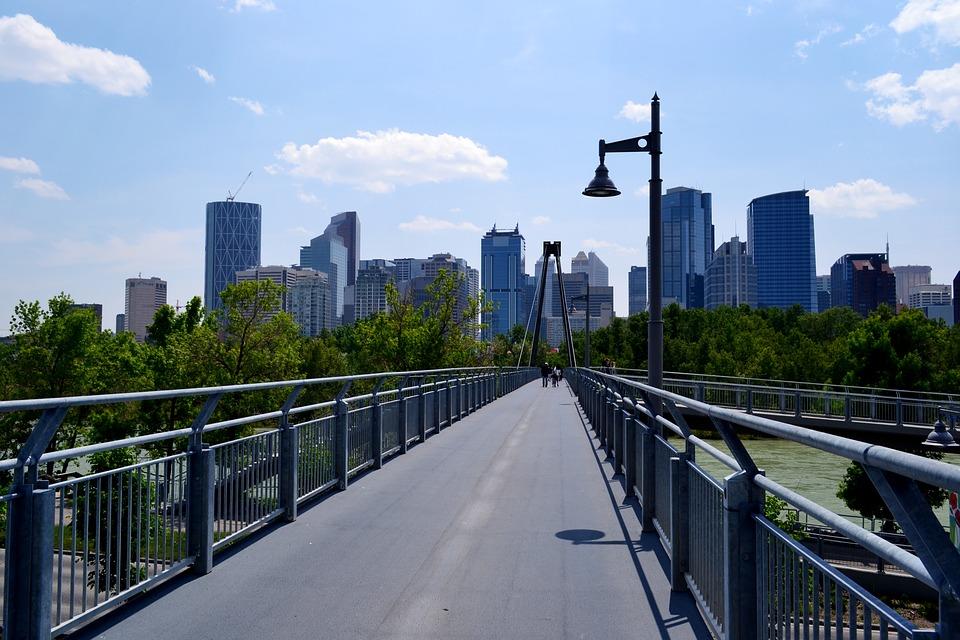 Proximity to pathways, parks and grocery stores are just some of the community characteristic linked to health, according to a new study which reviews the available Canadian evidence on neighbourhood design and chronic health conditions to date.