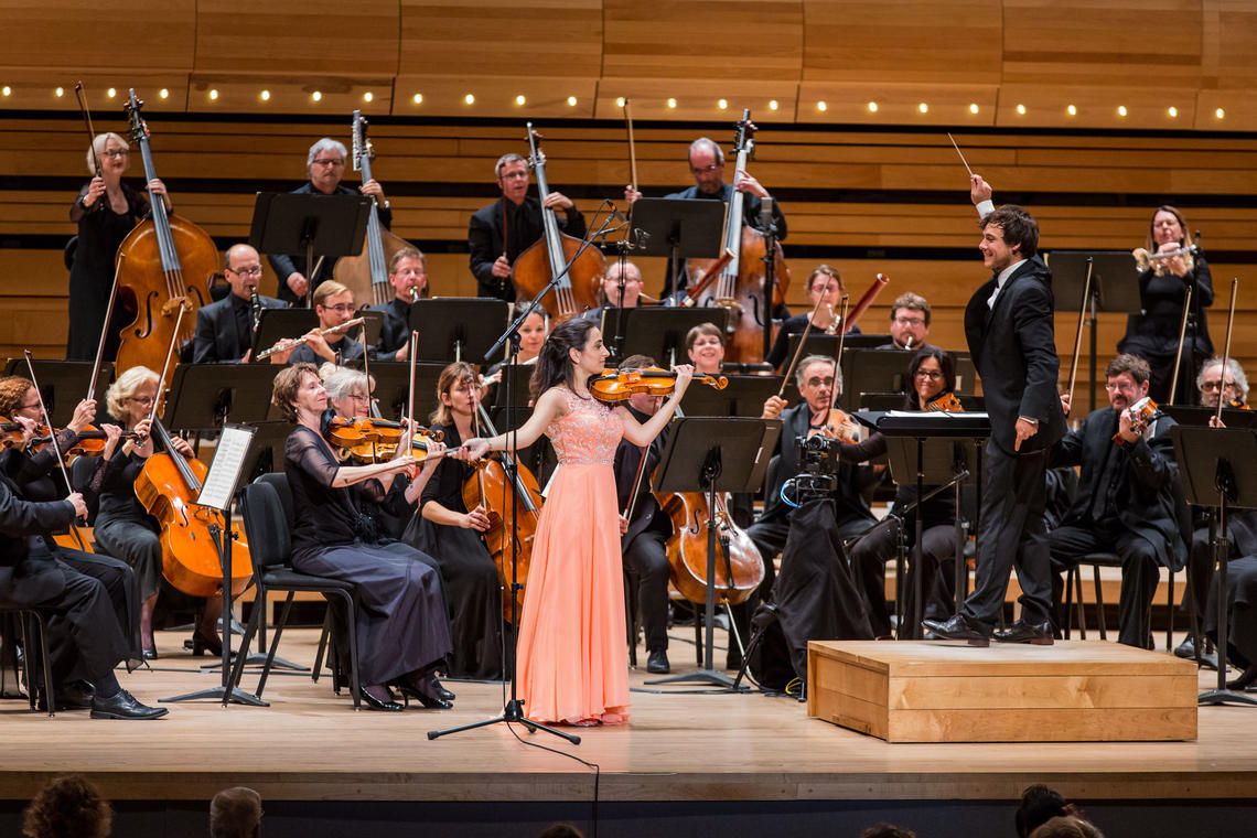 Lynette Israilian, winner of the 2018 CANIMEX Canadian Music Competition, performs with the Metropolitan Orchestra at the 2018 gala concert.